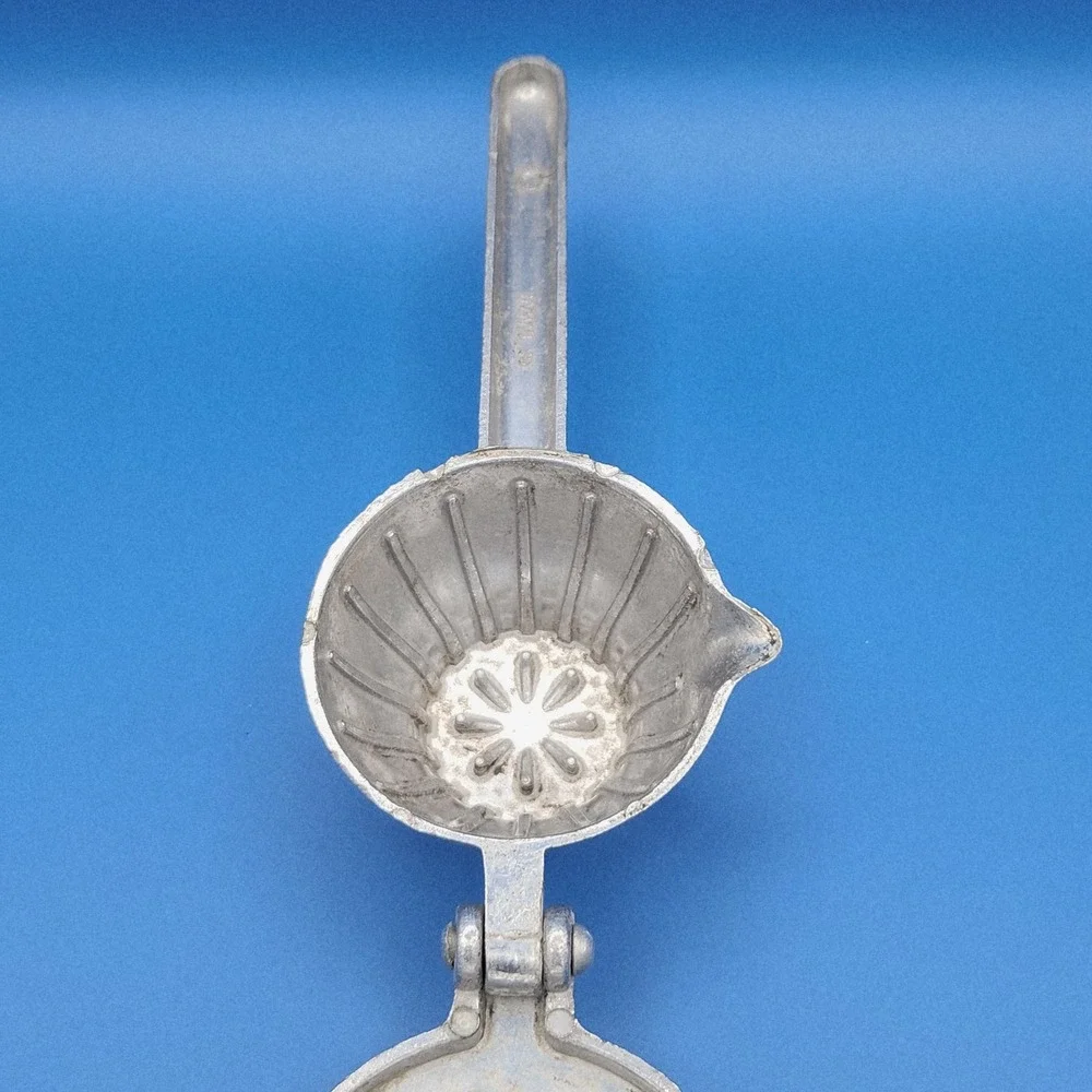 Vintage‎ Cast Aluminum Hand Juicer